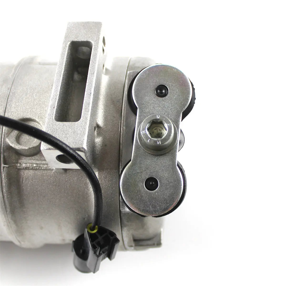 Air-Conditioning-Compressor-506211-7270-for-Nissan-2000UD-1800HD_02 Air Conditioning A/C Compressor 506211-7270 for Nissan 2000UD 1800HD