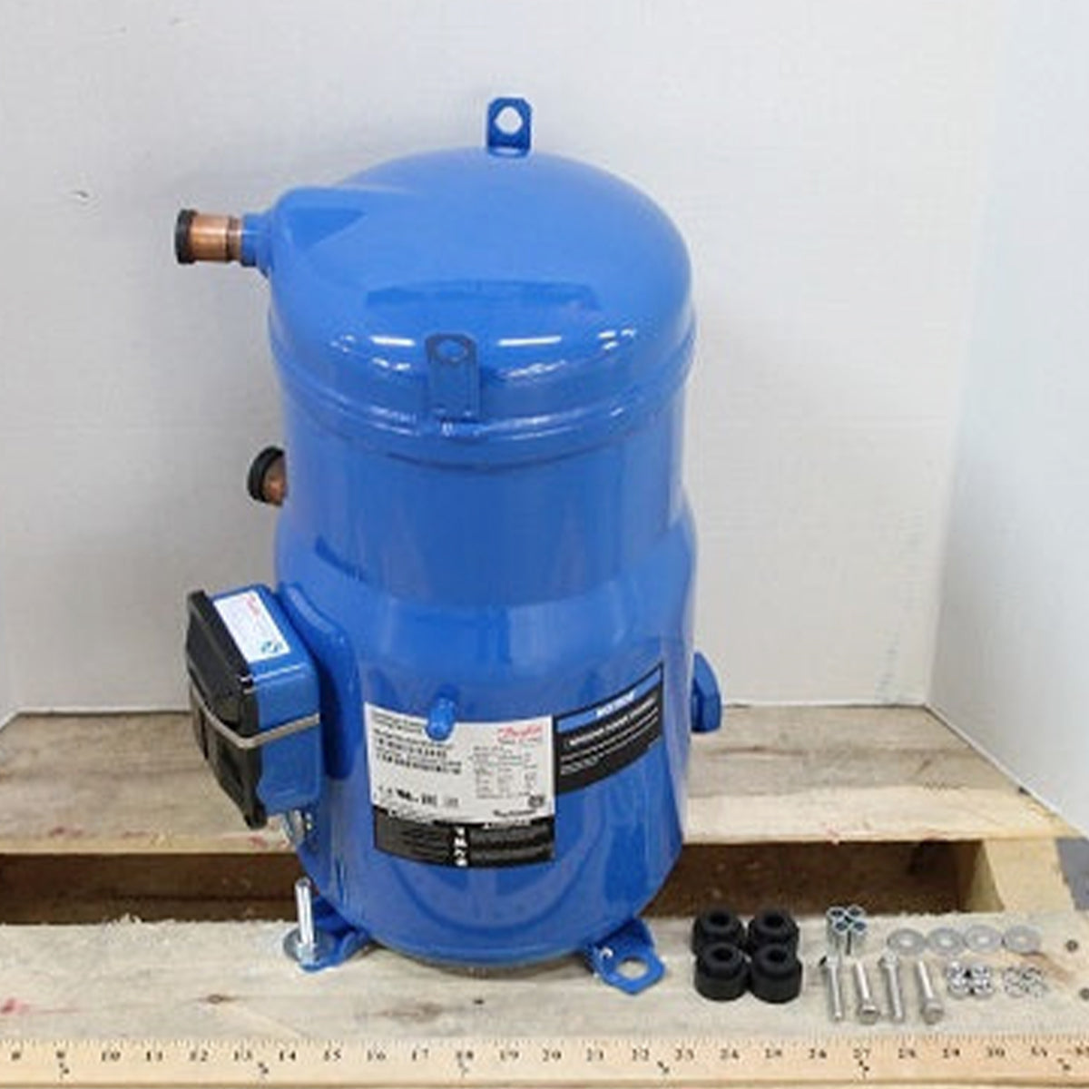 COMO9849LC-Compressor_01_af13d5e4-feaa-4bd2-b770-7e665c08227e COMO9849LC Compressor